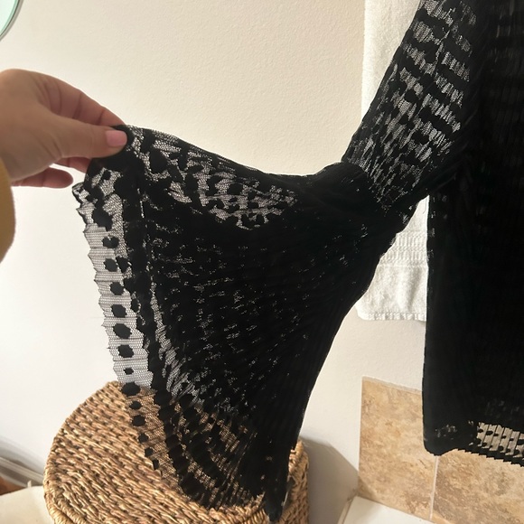 Moon River Size M Black Top. NWOT. - Picture 4 of 4